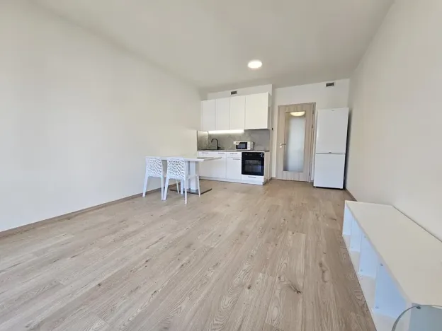 Pronájem bytu 1+kk, Praha - Hloubětín, Poděbradská, 33 m2