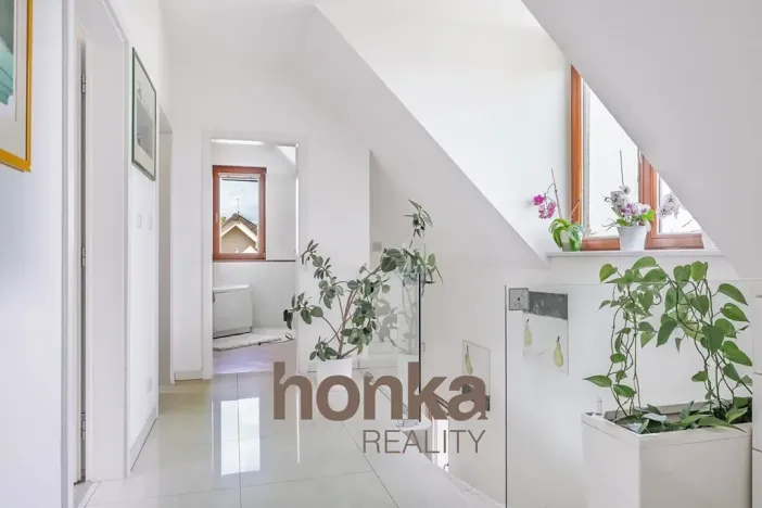 Pronájem rodinného domu, Kosoř, K Lomu, 263 m2