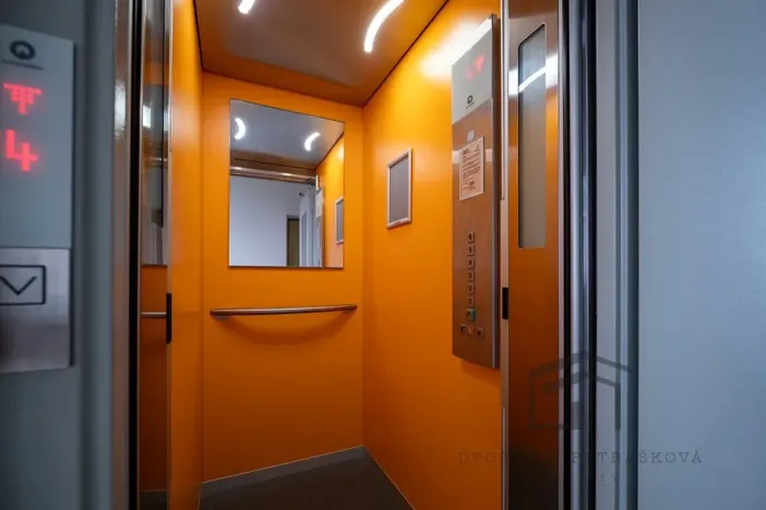 Prodej bytu 2+kk, Praha - Hostivař, Zápasnická, 39 m2