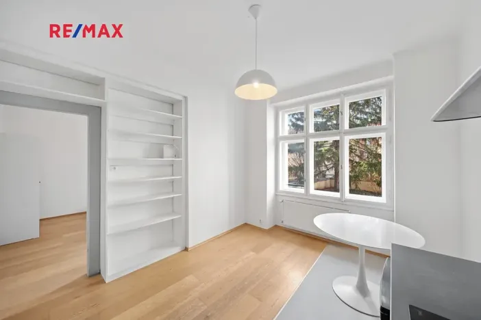 Prodej bytu 2+kk, Praha - Vršovice, Vršovické náměstí, 38 m2