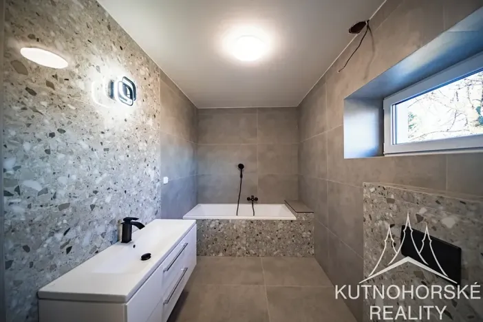 Prodej rodinného domu, Červené Pečky, Husova, 177 m2