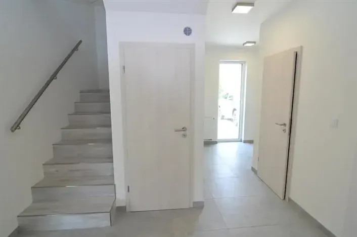 Pronájem rodinného domu, Vestec, Erbenova, 140 m2