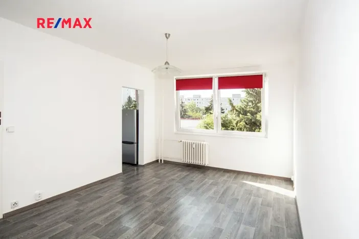 Pronájem bytu 1+kk, Praha - Modřany, Angelovova, 30 m2