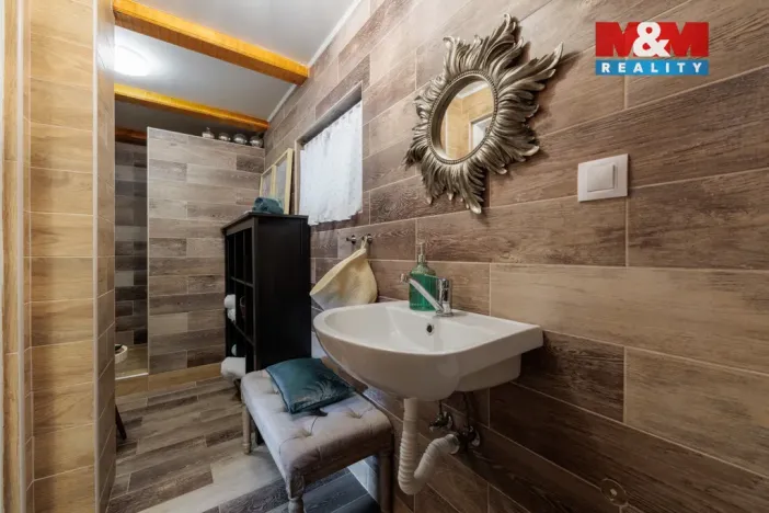 Prodej rodinného domu, Libá, 228 m2