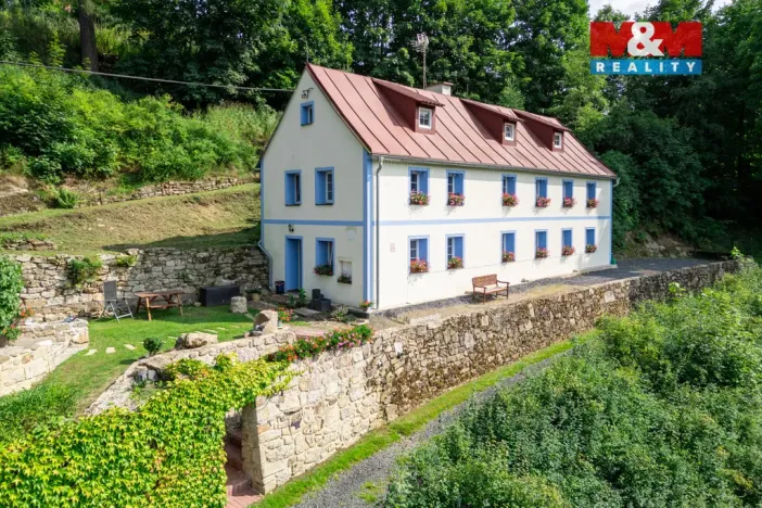 Prodej rodinného domu, Libá, 228 m2