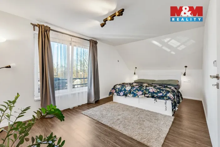 Pronájem rodinného domu, Bavoryně - U Vodojemu, 210 m2