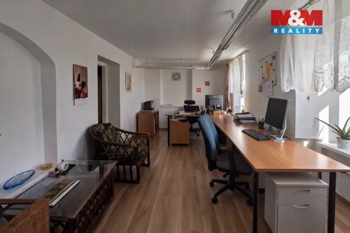 Pronájem rodinného domu, Tisová, 480 m2