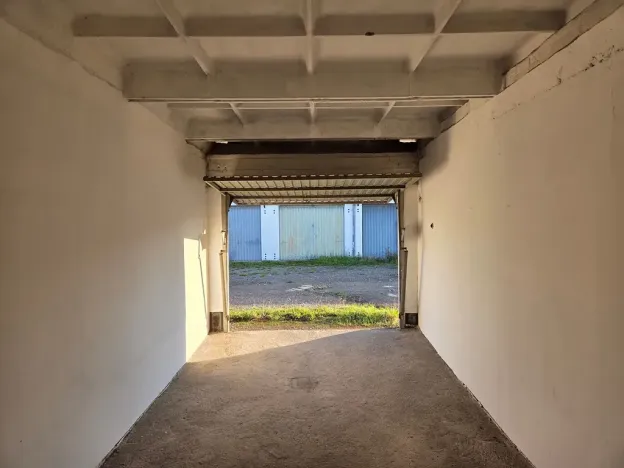 Pronájem garáže, Hradec Králové, U Mostku, 17 m2