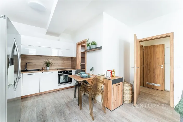 Pronájem bytu 2+kk, Praha, Plzeňská, 48 m2