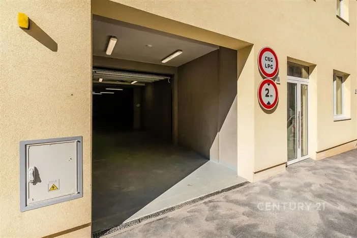 Pronájem bytu 2+kk, Praha, Plzeňská, 48 m2