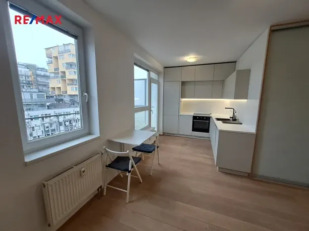 Pronájem bytu 1+kk, Praha - Vysočany, Pod Harfou, 42 m2