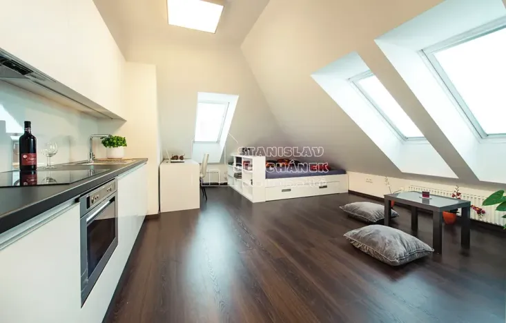 Pronájem bytu 1+kk, Praha - Kobylisy, Střelničná, 43 m2