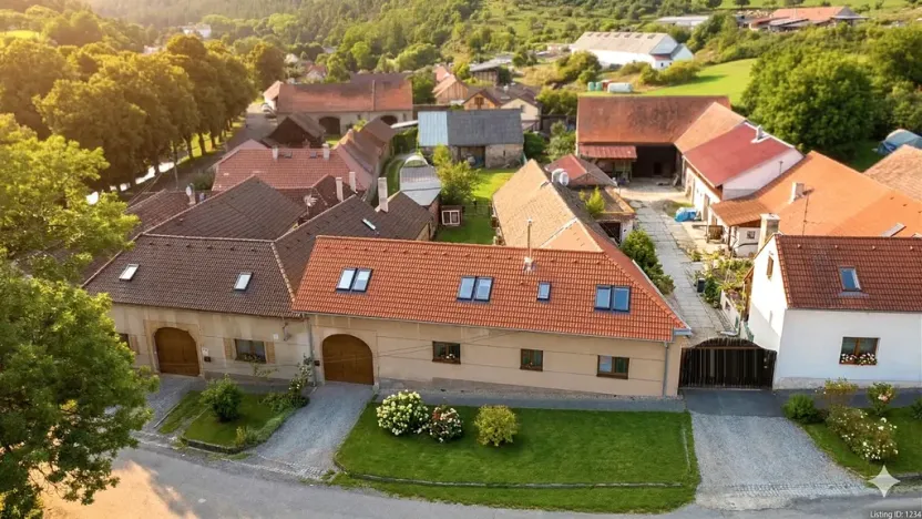 Prodej vícegeneračního domu, Hředle, 398 m2