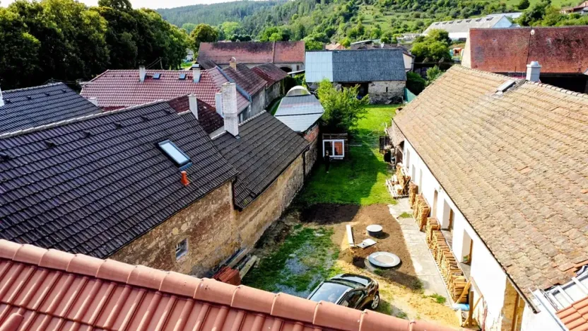 Prodej vícegeneračního domu, Hředle, 398 m2