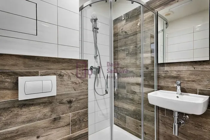 Pronájem bytu 1+kk, Jindřichův Hradec, nám. Míru, 20 m2