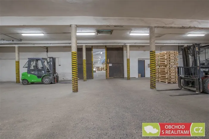 Pronájem skladu, Morašice, 2710 m2