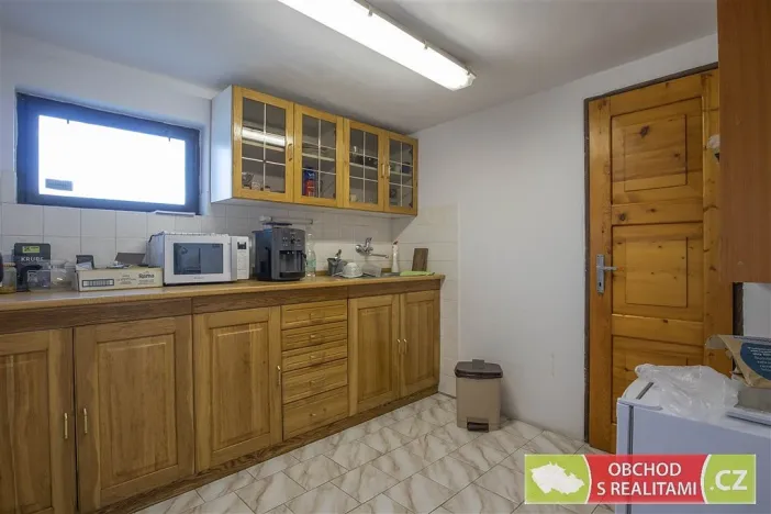 Pronájem skladu, Morašice, 2710 m2