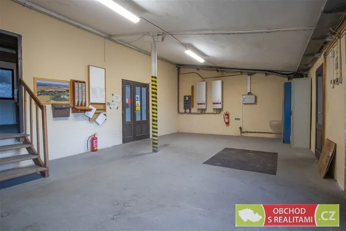 Pronájem výrobních prostor, Morašice, 2710 m2