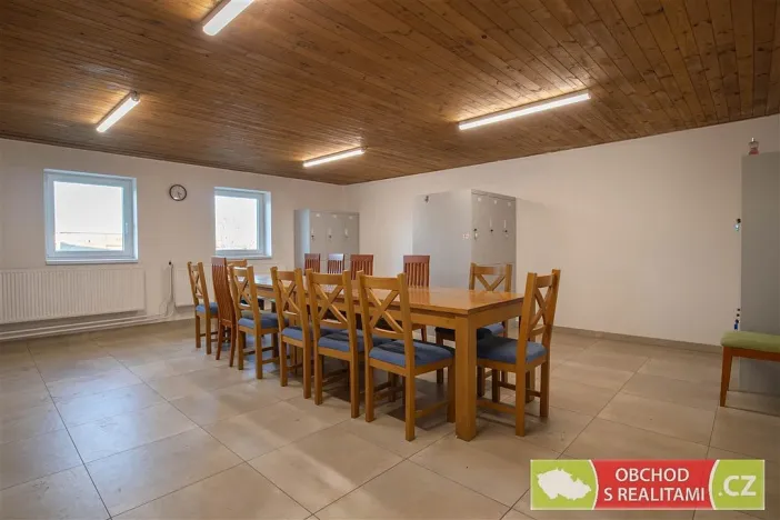 Pronájem výrobních prostor, Morašice, 2710 m2