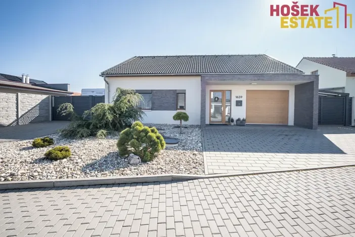 Prodej rodinného domu, Pohořelice, U Větrolamu, 160 m2