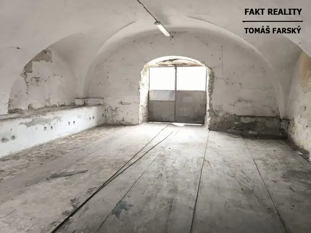 Pronájem garáže, Býčkovice, 100 m2