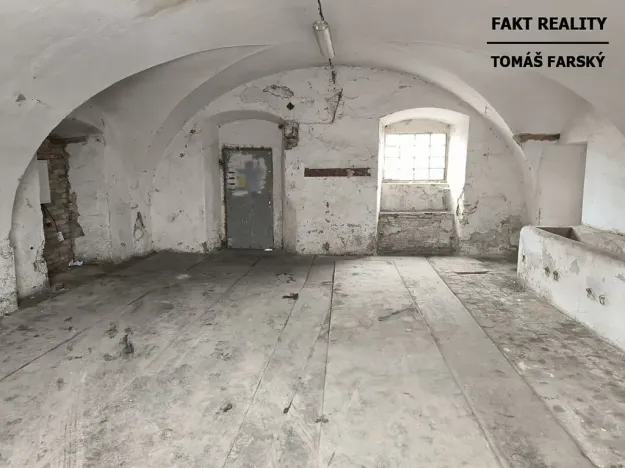 Pronájem garáže, Býčkovice, 100 m2