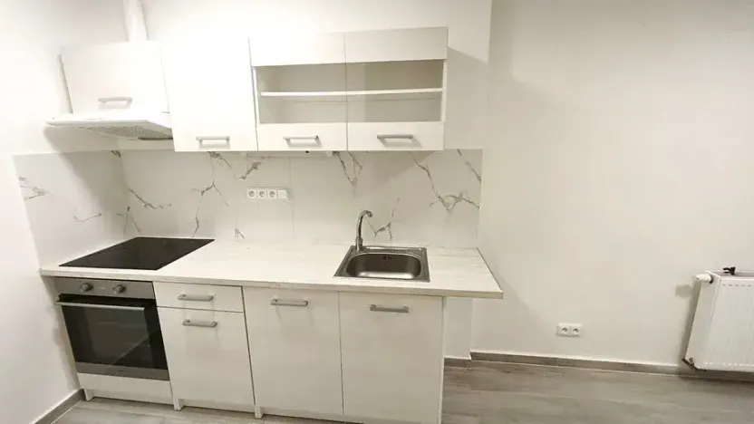 Pronájem bytu 1+1, Praha - Vršovice, Sámova, 40 m2