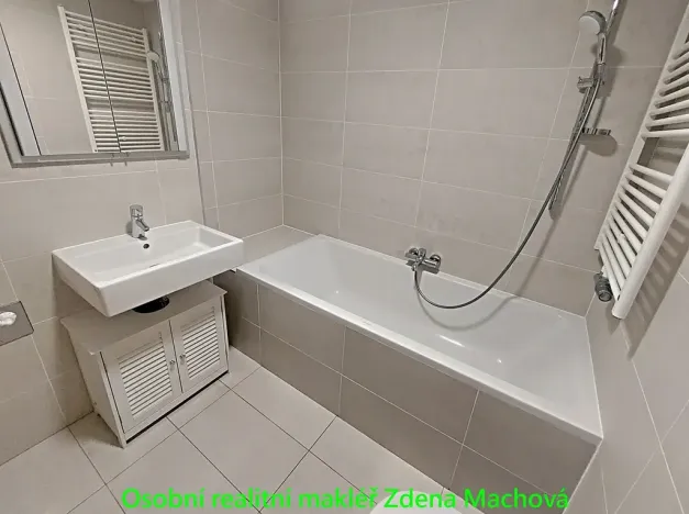 Pronájem bytu 1+kk, Praha - Žižkov, Ke kapslovně, 38 m2