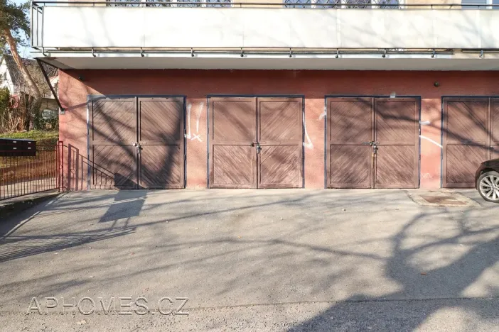 Pronájem bytu 3+1, Praha - Podolí, Jeremenkova, 90 m2