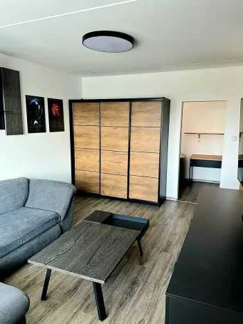 Pronájem bytu 2+1, Praha, Svídnická, 39 m2