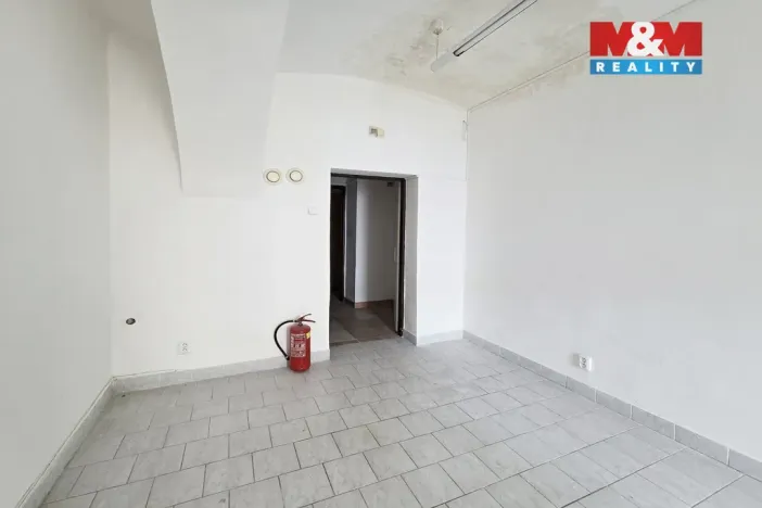 Pronájem obchodního prostoru, Karlovy Vary - Rybáře, Sokolovská, 34 m2