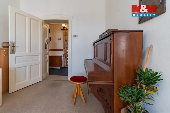 Prodej bytu 4+1, Karlovy Vary - Bohatice, Jáchymovská, 102 m2