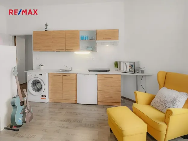 Pronájem bytu 1+kk, Praha - Vršovice, Orelská, 24 m2