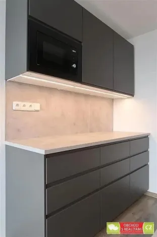 Pronájem bytu 2+kk, Praha, Pujmanové, 40 m2