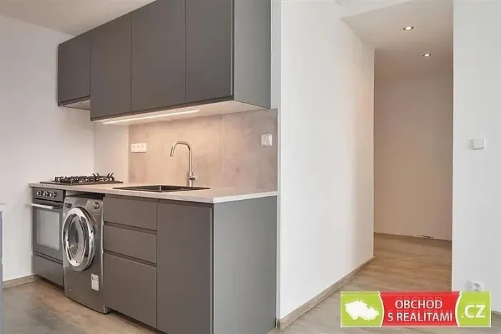 Pronájem bytu 2+kk, Praha, Pujmanové, 40 m2