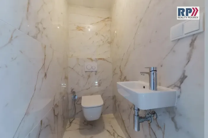 Prodej bytu 5+kk, Praha - Klánovice, U trativodu, 146 m2