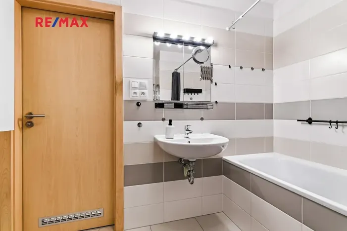 Prodej bytu 2+kk, Praha - Hostavice, U Hostavického potoka, 50 m2