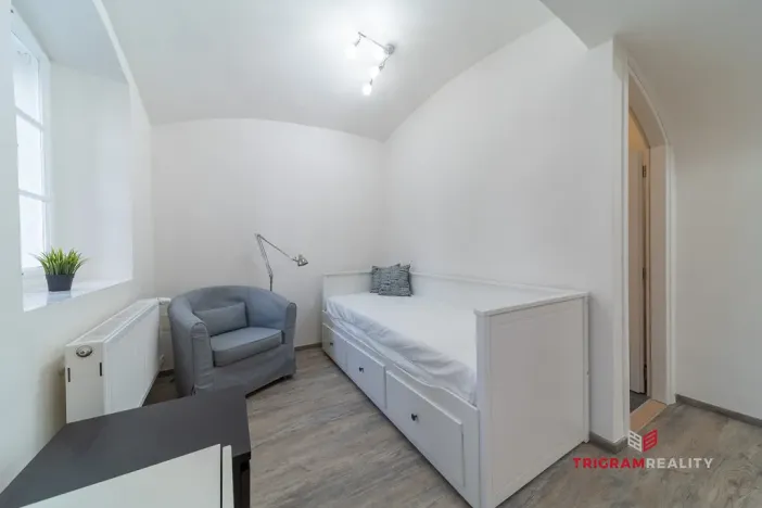 Pronájem bytu 1+kk, Hradec Králové, Dlouhá, 25 m2