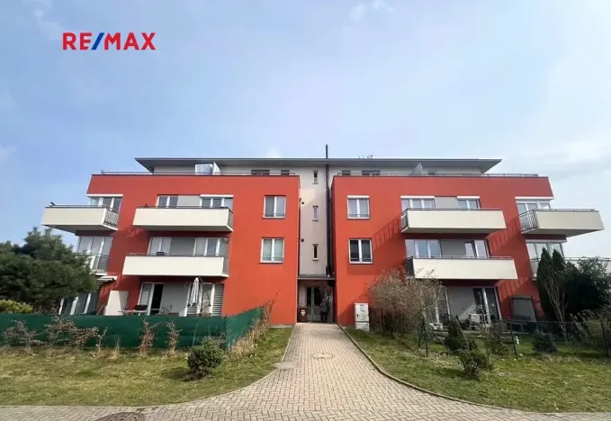 Pronájem bytu 1+kk, Praha - Pitkovice, Strakošová, 32 m2