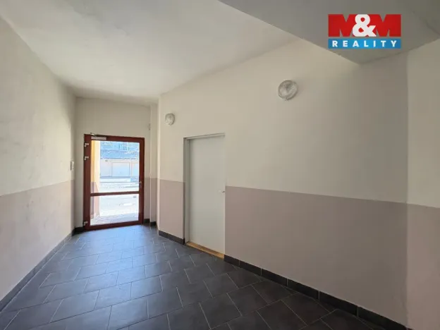 Pronájem obchodního prostoru, Krnov - Pod Bezručovým vrchem, Bezručova, 23 m2