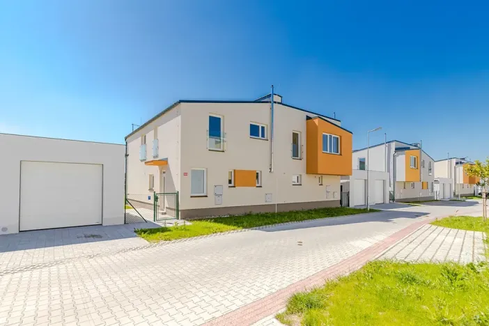 Prodej rodinného domu, Milovice, Modřínová, 122 m2