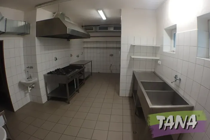Pronájem restaurace, Mnichovo Hradiště, Masarykovo náměstí, 350 m2