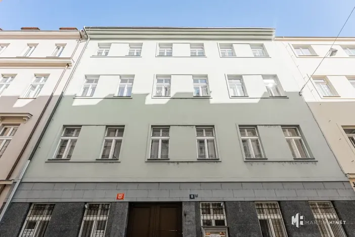 Pronájem garážového stání, Praha - Nové Město, Opatovická, 15 m2