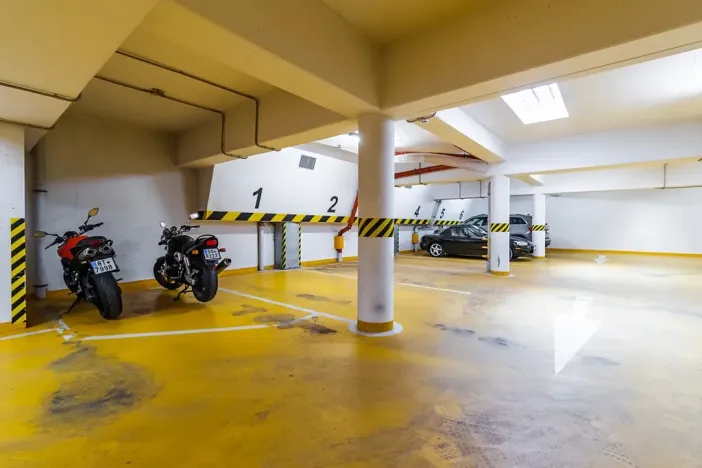 Pronájem garážového stání, Praha - Žižkov, Dalimilova, 13 m2