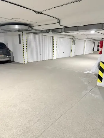 Pronájem garážového stání, Praha - Vršovice, Moskevská, 20 m2