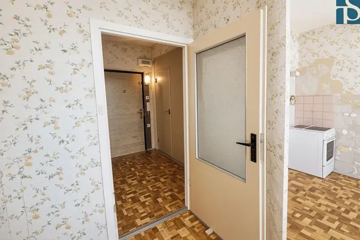 Prodej bytu 2+kk, Praha - Radotín, náměstí Osvoboditelů, 47 m2