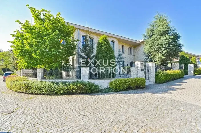 Pronájem vily, Praha - Nebušice, Spojová, 600 m2