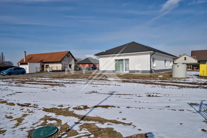 Pronájem rodinného domu, Krakovany, 145 m2