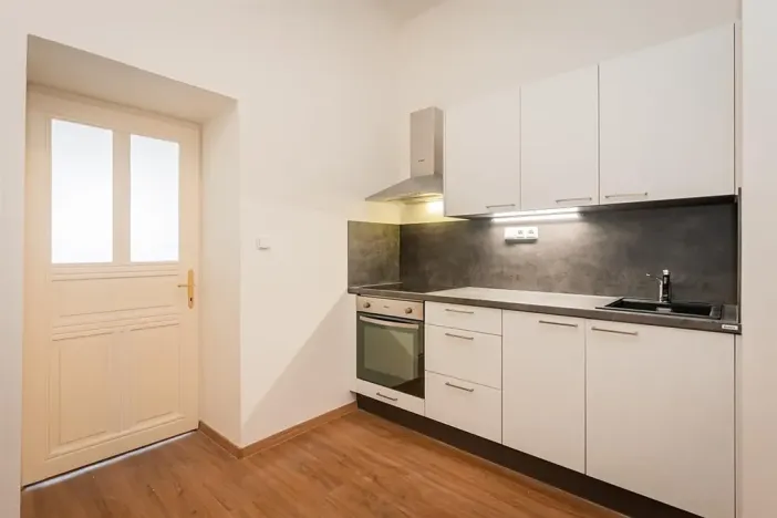 Pronájem bytu 2+kk, Praha - Nové Město, Lípová, 41 m2