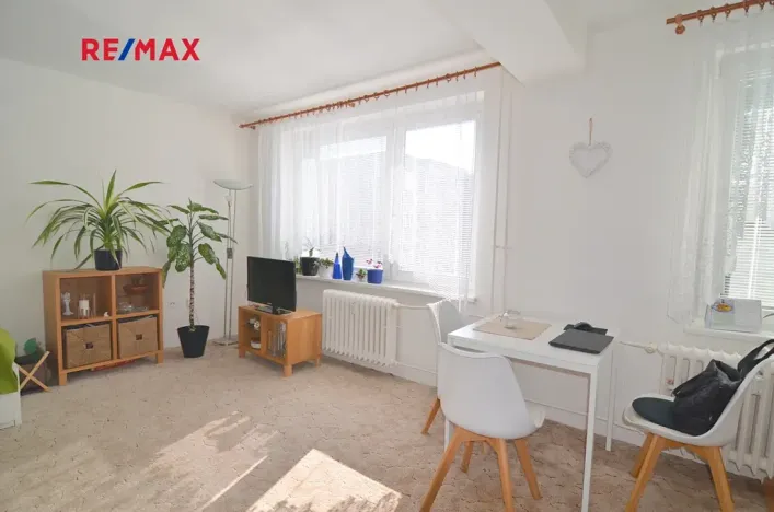 Pronájem bytu 1+kk, Praha - Zbraslav, Tunelářů, 37 m2